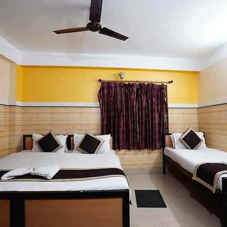 Tirupati Lodge Njp Силигури Екстериор снимка