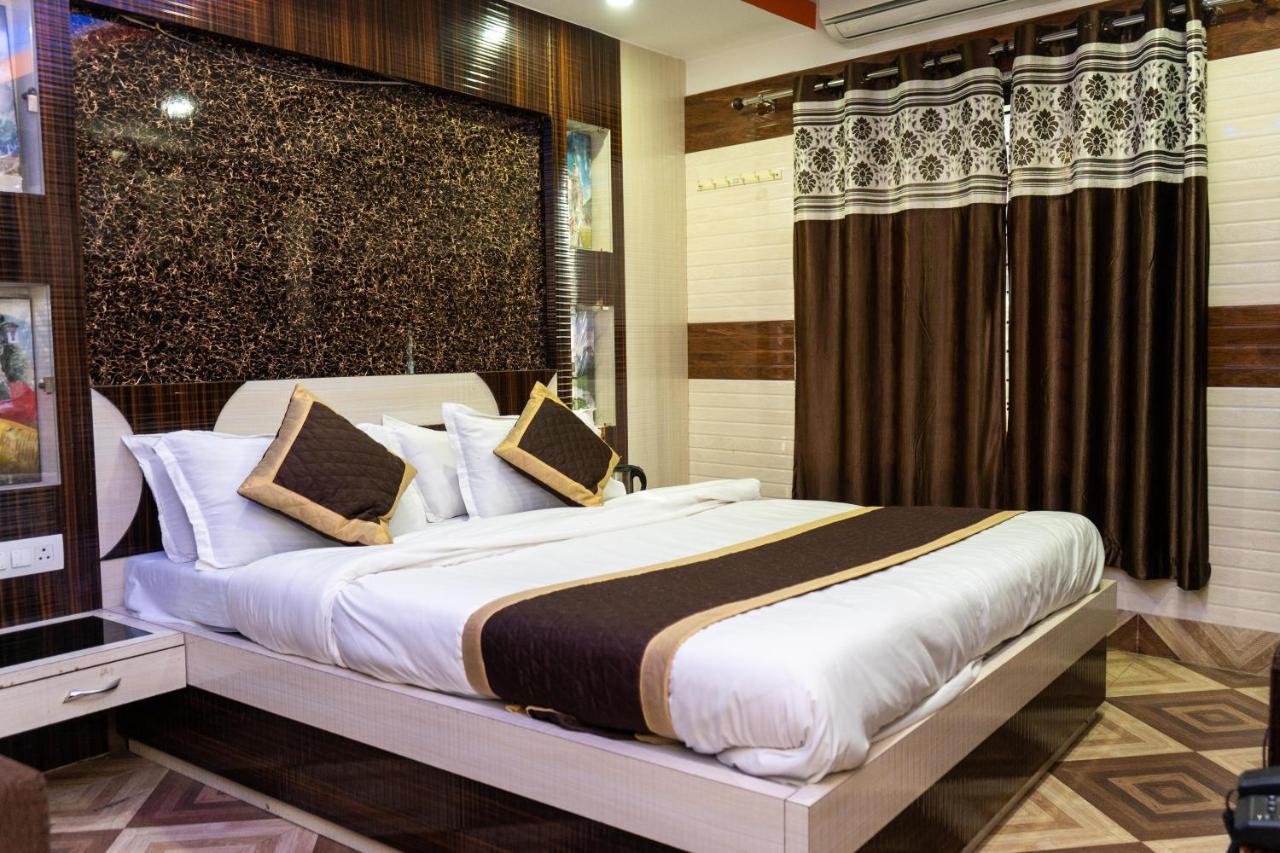 Tirupati Lodge Njp Силигури Екстериор снимка
