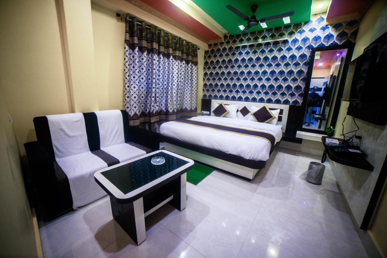 Tirupati Lodge Njp Силигури Екстериор снимка