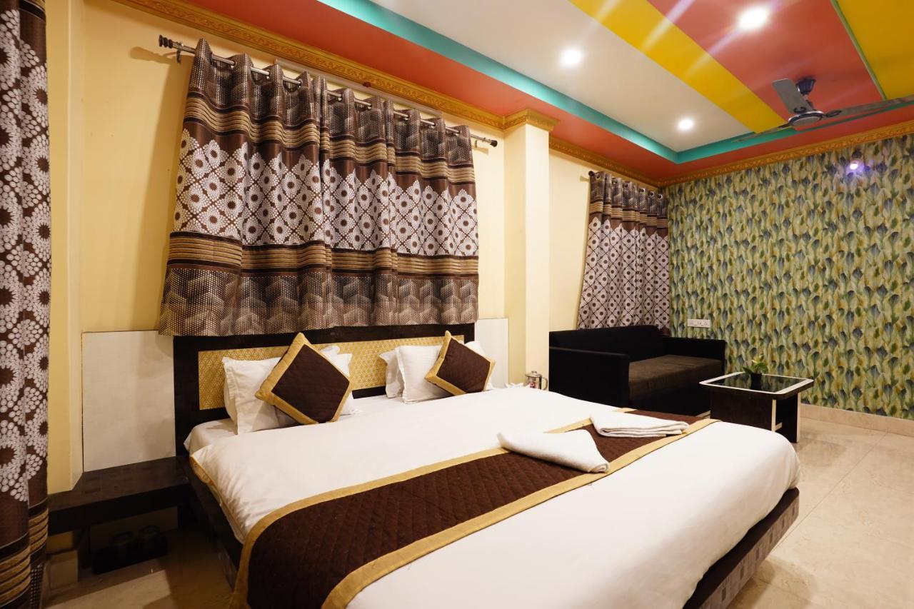 Tirupati Lodge Njp Силигури Екстериор снимка