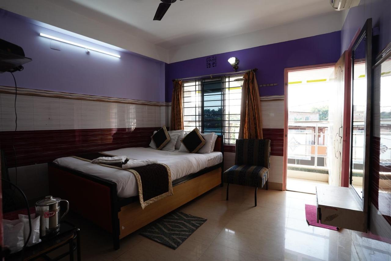 Tirupati Lodge Njp Силигури Екстериор снимка