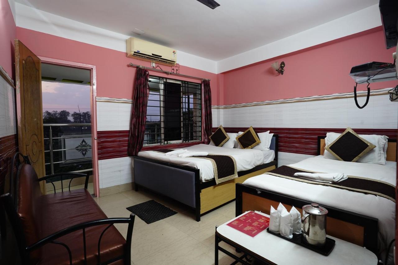 Tirupati Lodge Njp Силигури Екстериор снимка