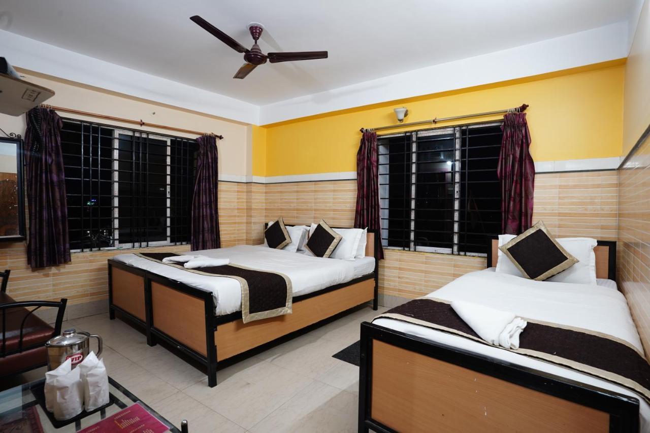 Tirupati Lodge Njp Силигури Екстериор снимка