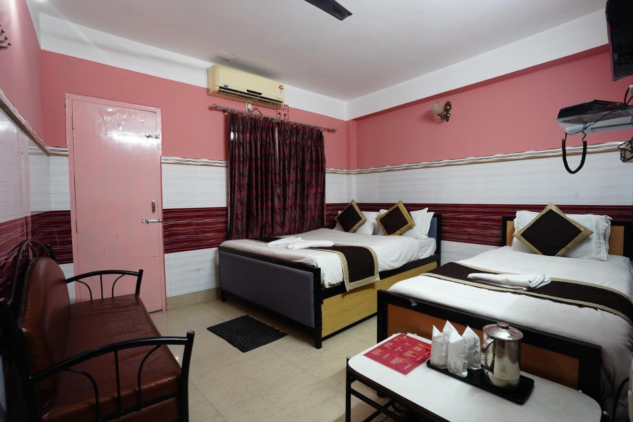 Tirupati Lodge Njp Силигури Екстериор снимка