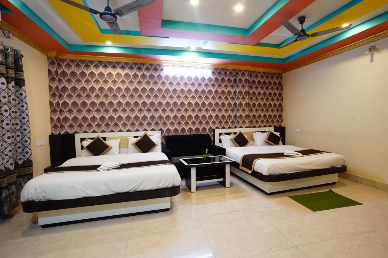 Tirupati Lodge Njp Силигури Екстериор снимка