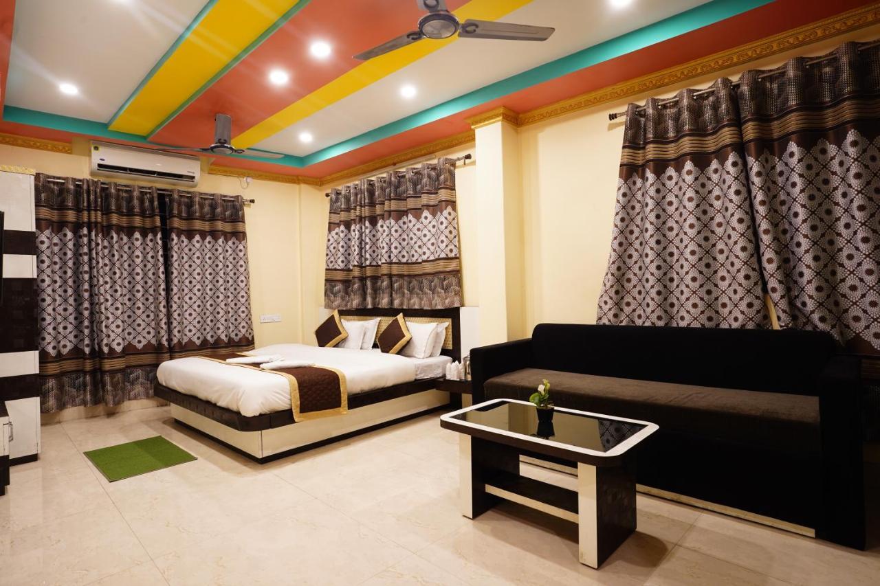 Tirupati Lodge Njp Силигури Екстериор снимка