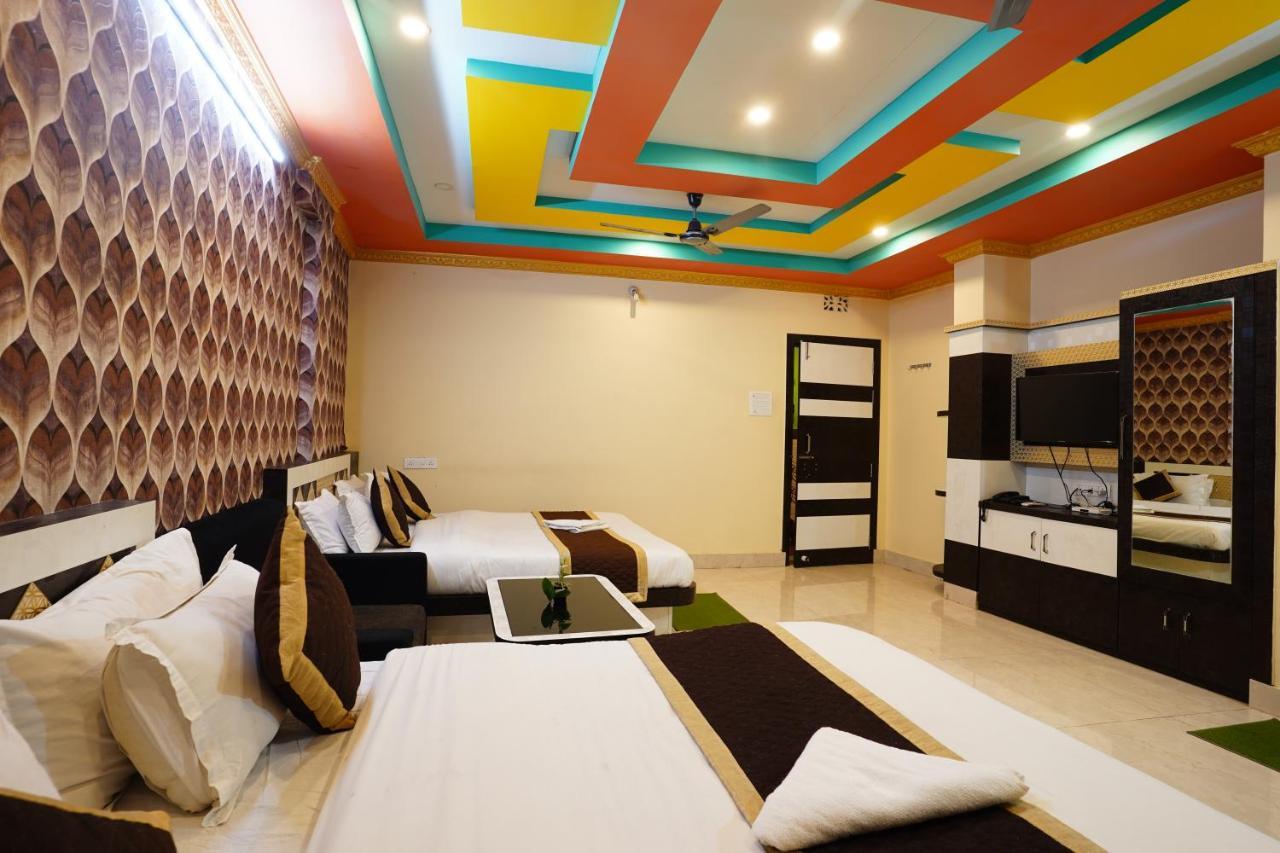 Tirupati Lodge Njp Силигури Екстериор снимка