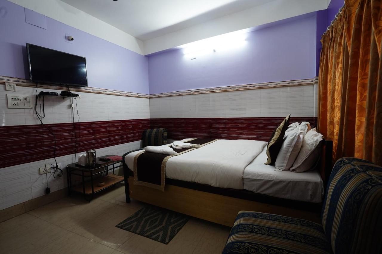 Tirupati Lodge Njp Силигури Екстериор снимка