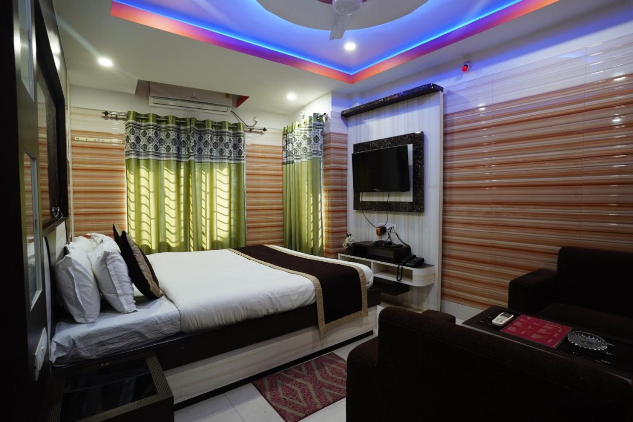 Tirupati Lodge Njp Силигури Екстериор снимка
