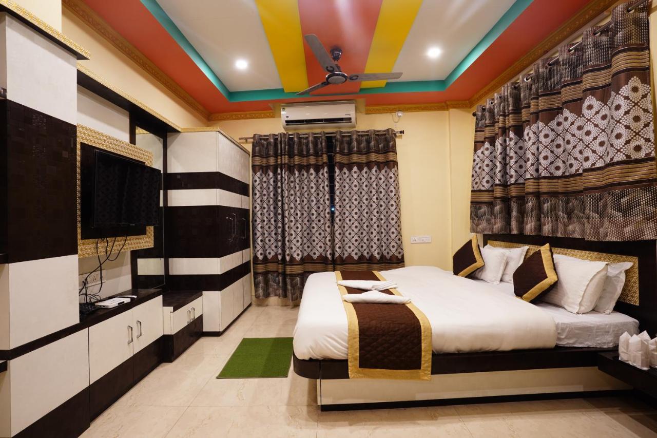 Tirupati Lodge Njp Силигури Екстериор снимка