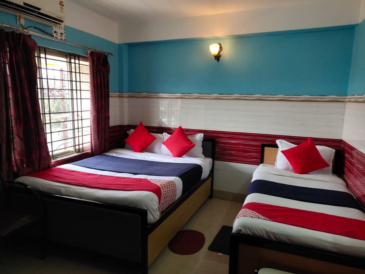 Tirupati Lodge Njp Силигури Екстериор снимка