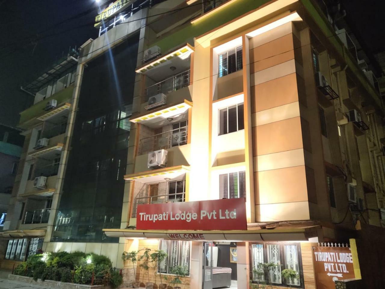Tirupati Lodge Njp Силигури Екстериор снимка