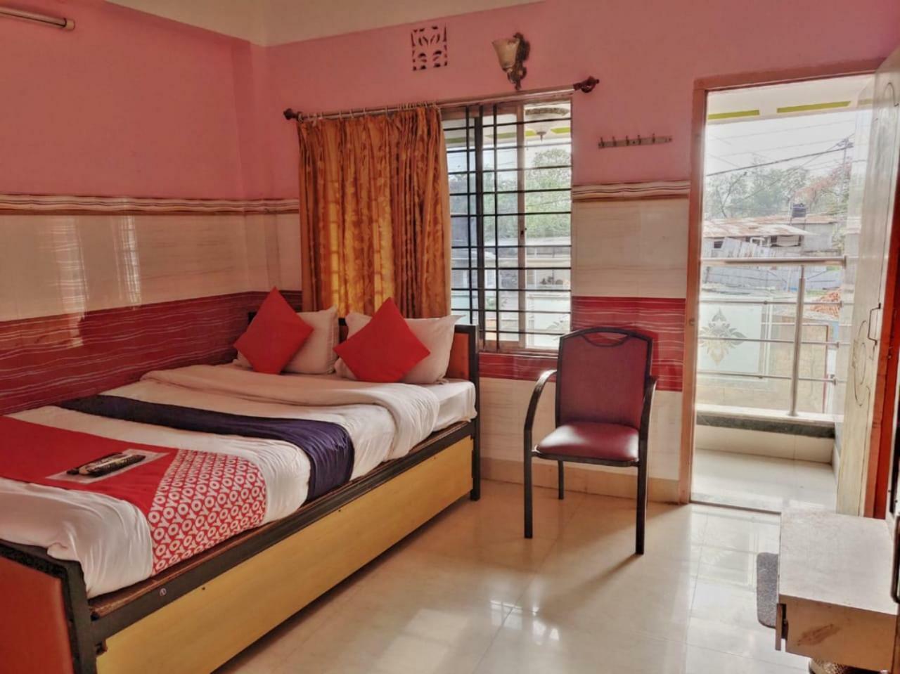 Tirupati Lodge Njp Силигури Екстериор снимка