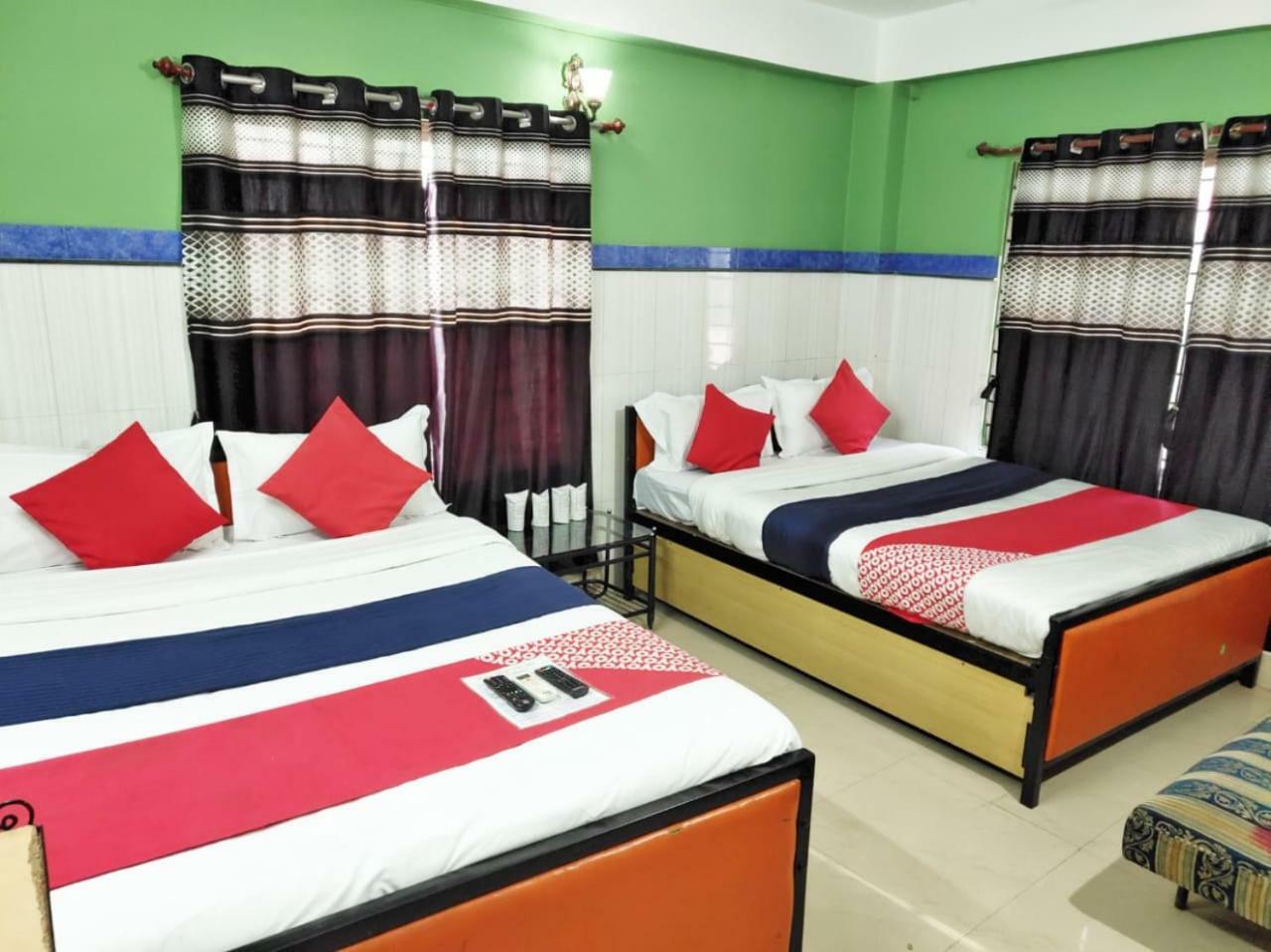 Tirupati Lodge Njp Силигури Екстериор снимка