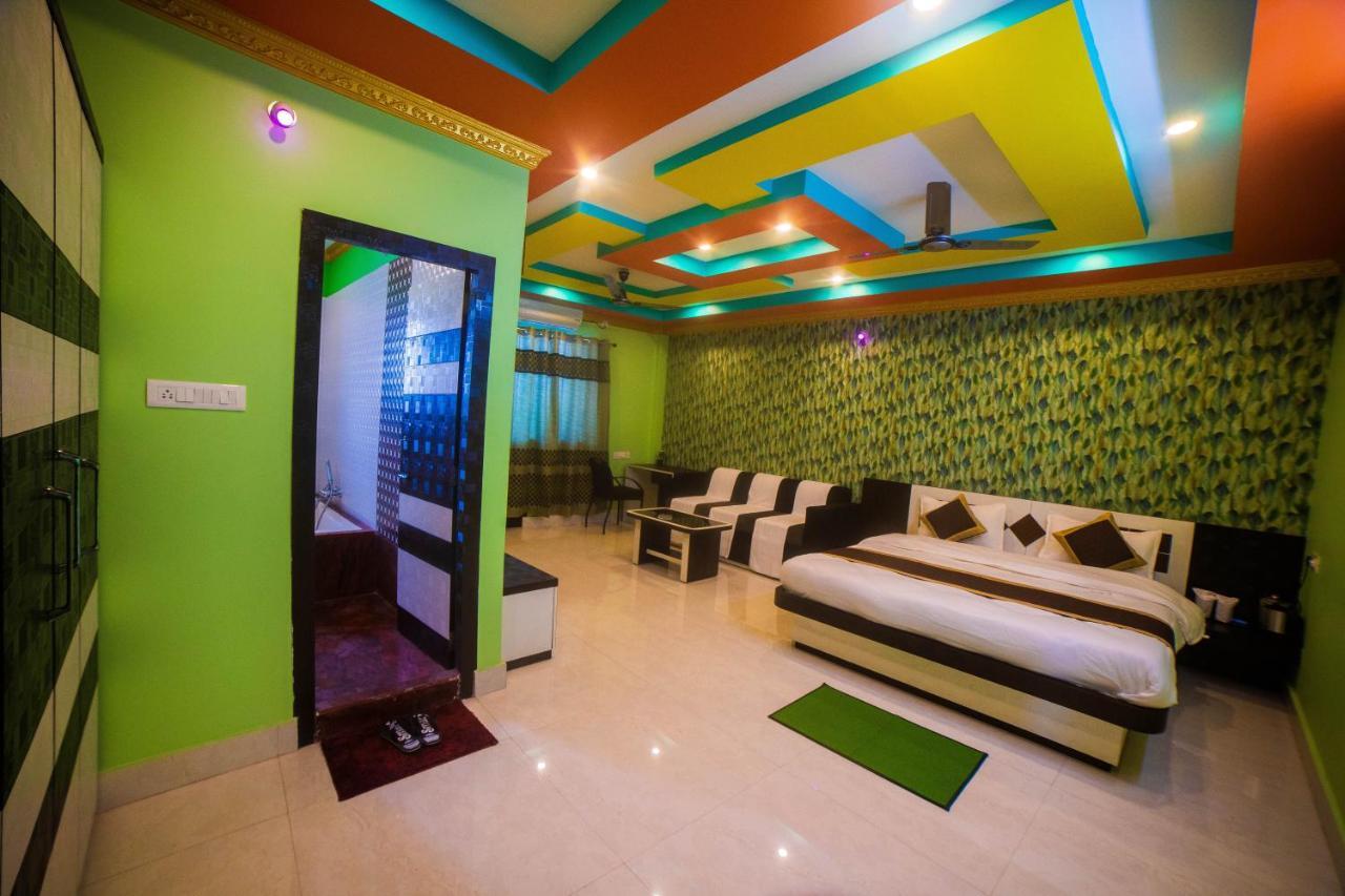 Tirupati Lodge Njp Силигури Екстериор снимка