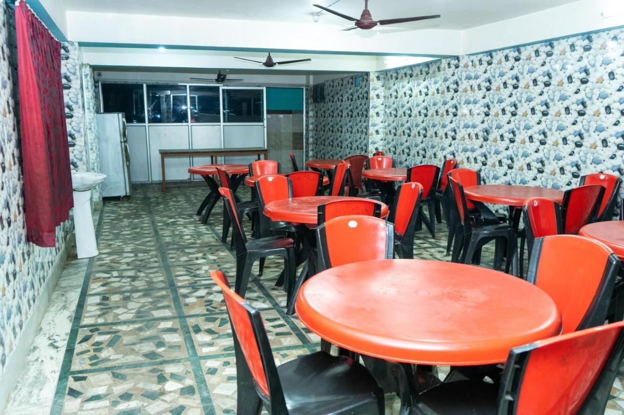 Tirupati Lodge Njp Силигури Екстериор снимка