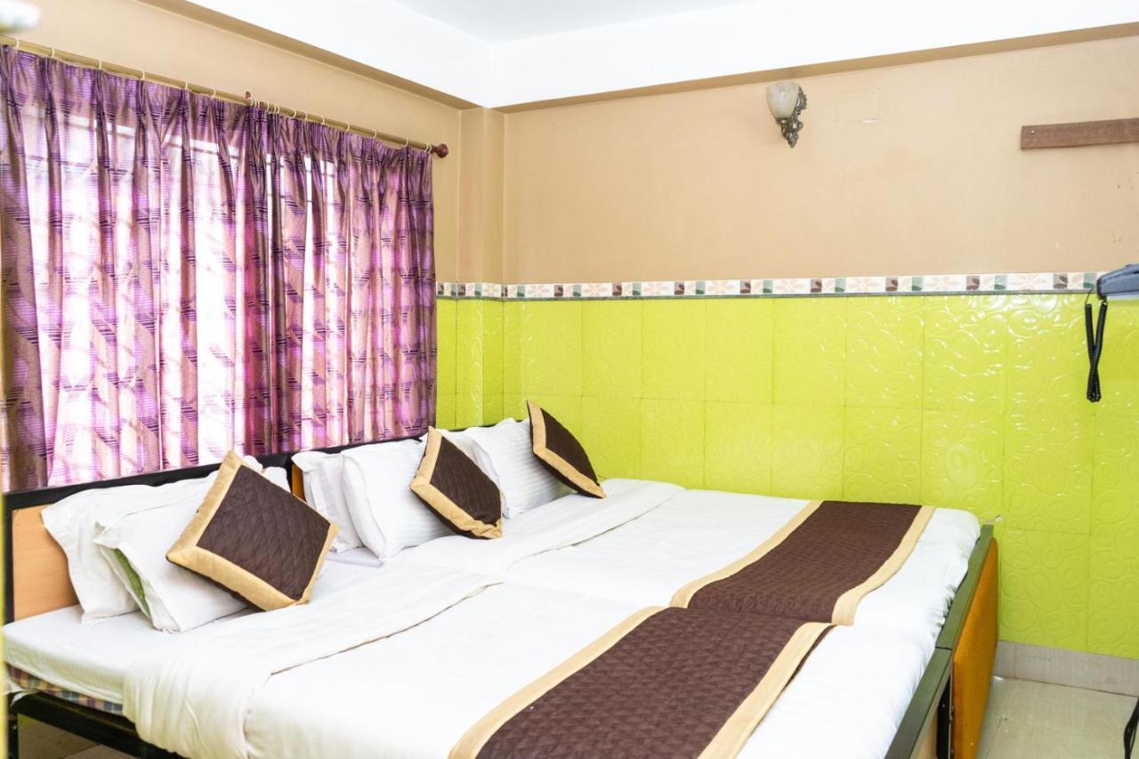 Tirupati Lodge Njp Силигури Екстериор снимка