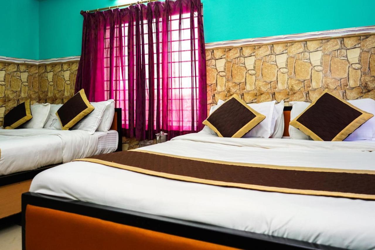 Tirupati Lodge Njp Силигури Екстериор снимка