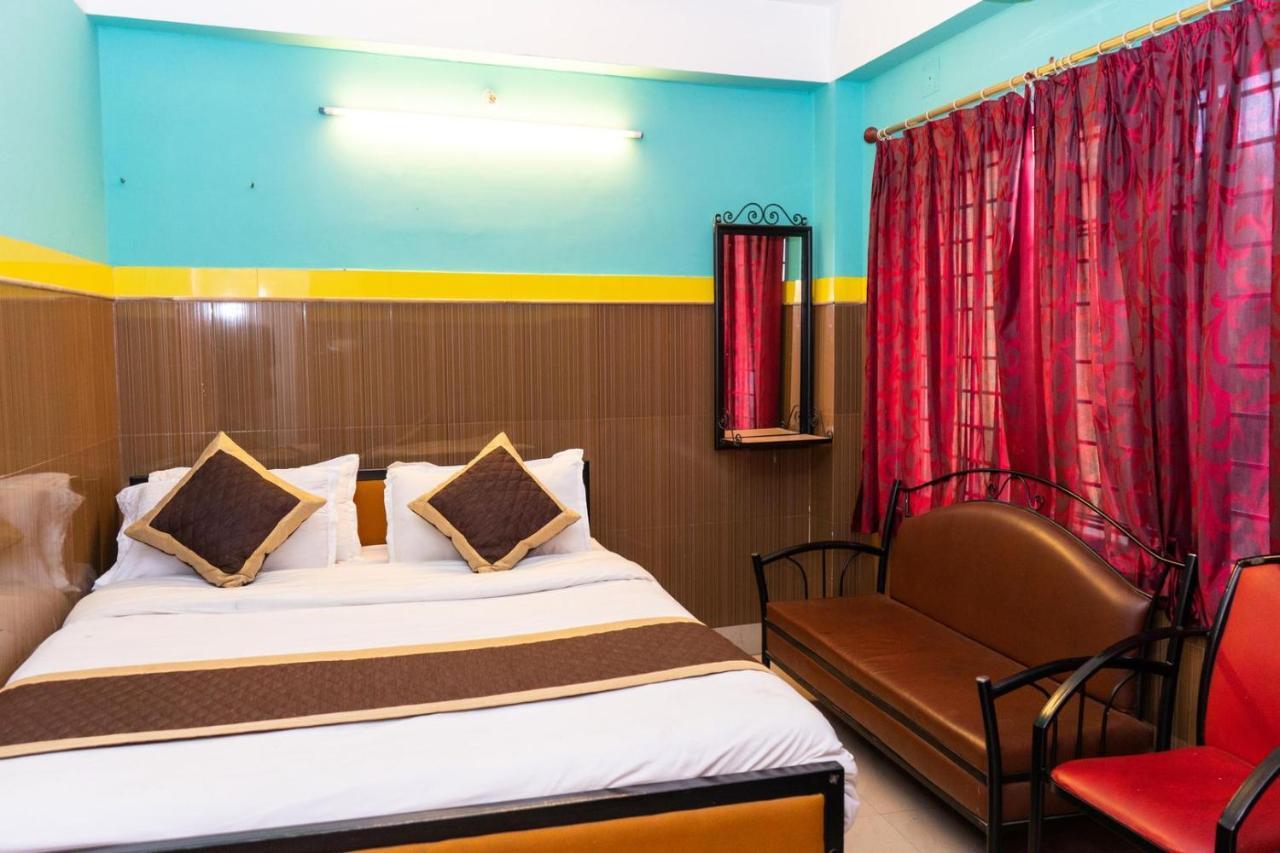 Tirupati Lodge Njp Силигури Екстериор снимка