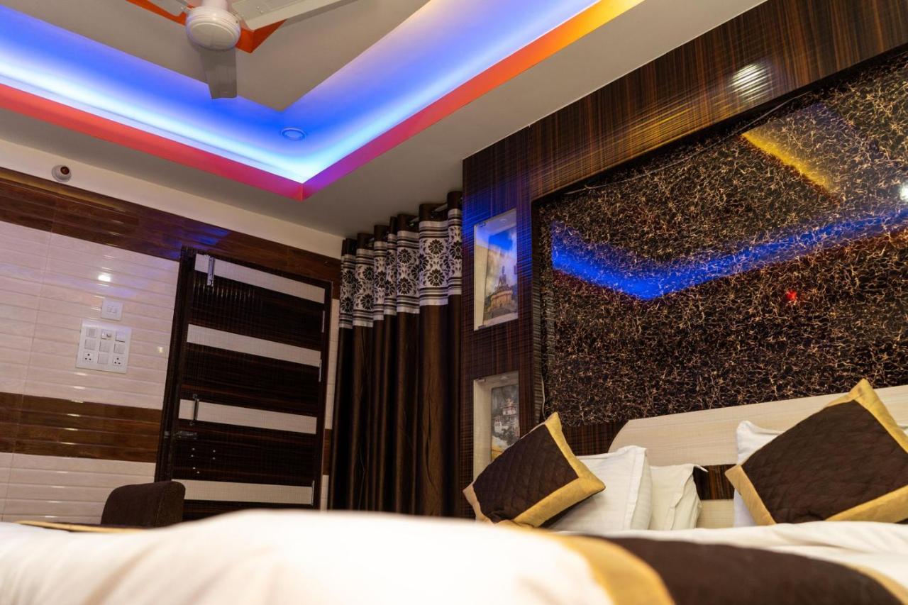 Tirupati Lodge Njp Силигури Екстериор снимка